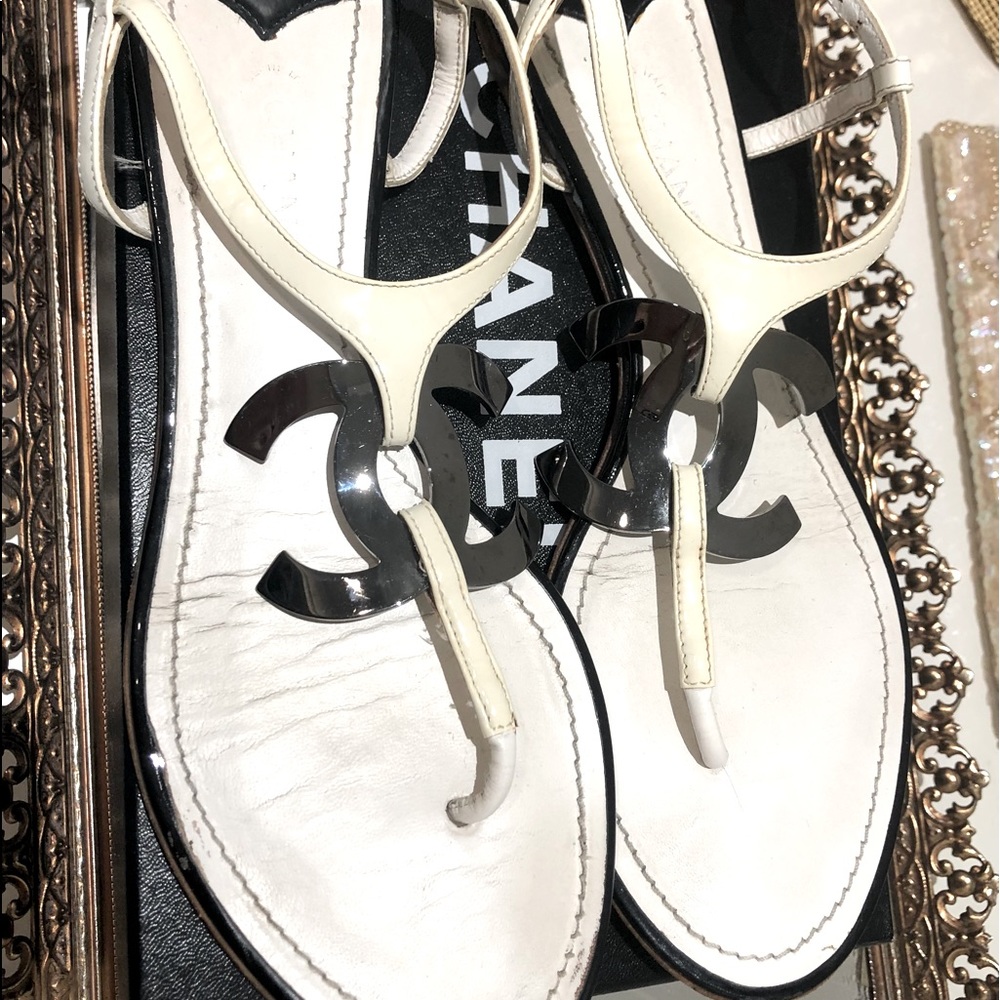 Chanel White Leather Thong Sandals  size 8.5